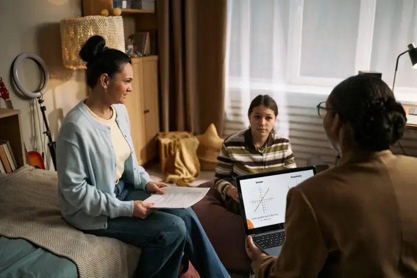 Clasamentele școlilor, o iluzie: Banii părinților fac diferența