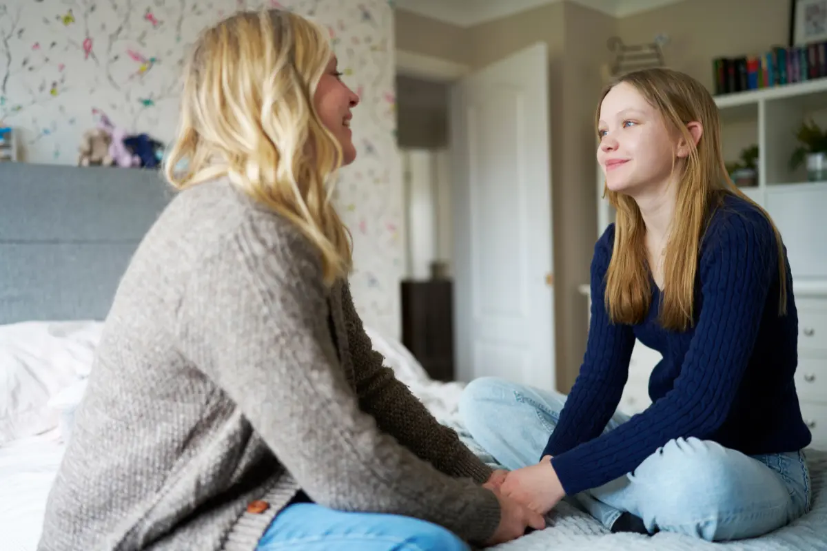 Controlul parental: un gest de dragoste care devine intruziv la adolescență