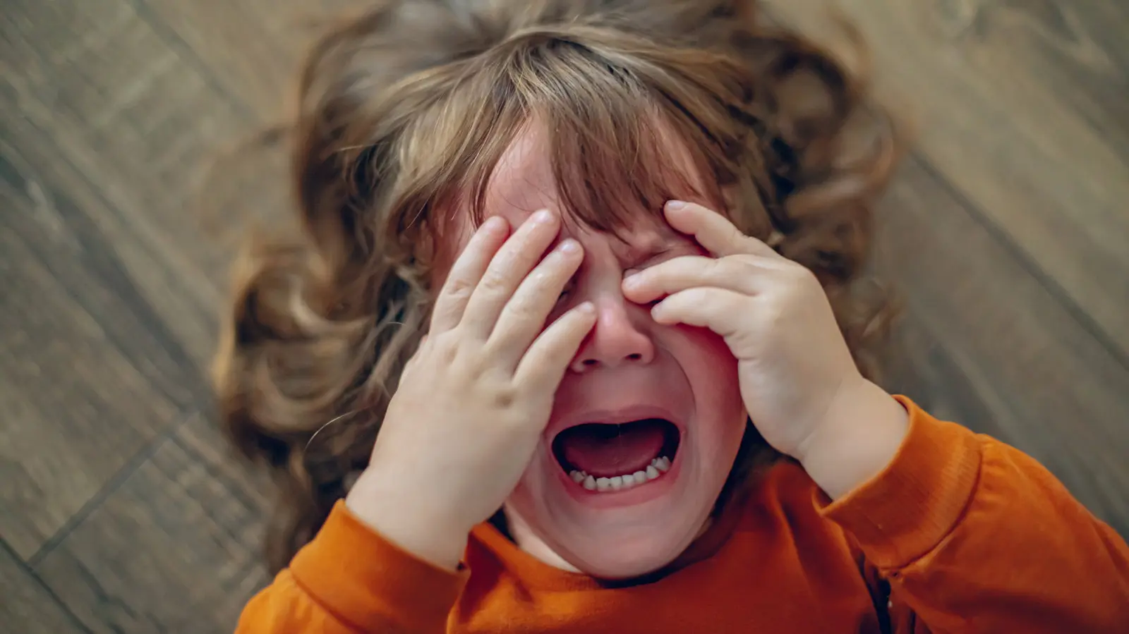 Tăcerea în mijlocul agitației: cum să gestionezi un tantrum în public