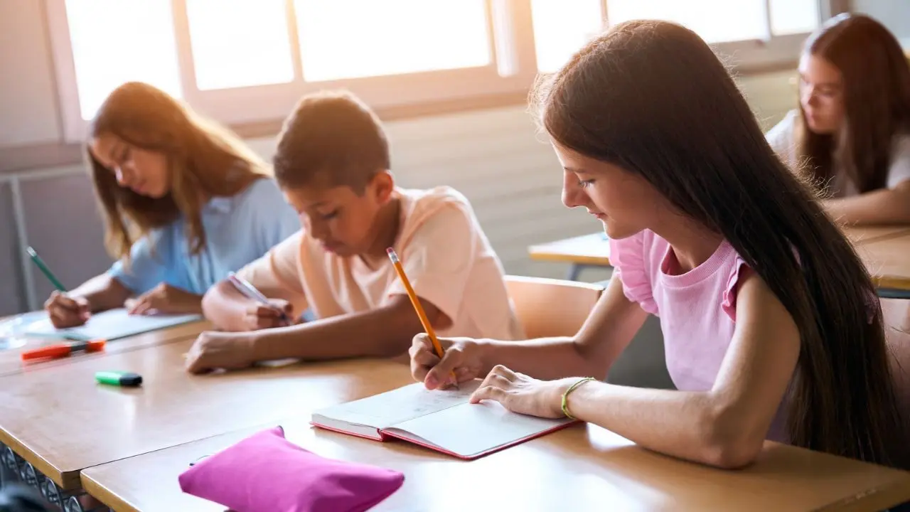 Examenul 11+ poate genera stres semnificativ la copii și părinți