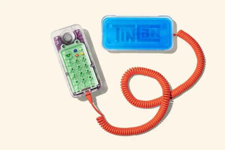 Millennialii revin la telefonul fix: alternativa simplă la ecranele mari