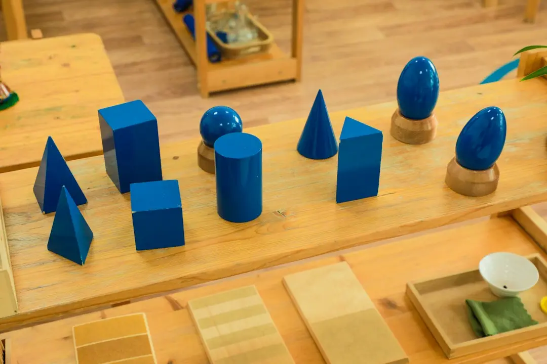 Montessori și povestea nativilor: Cum învățăm istoria prin atingere