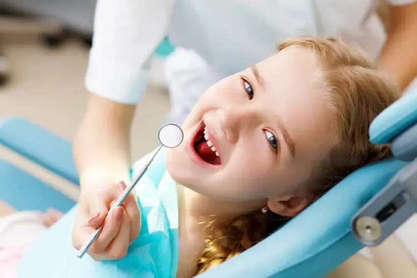 Problemele dentare la copii: 5 semnale de alarmă pe care părinții le ignoră
